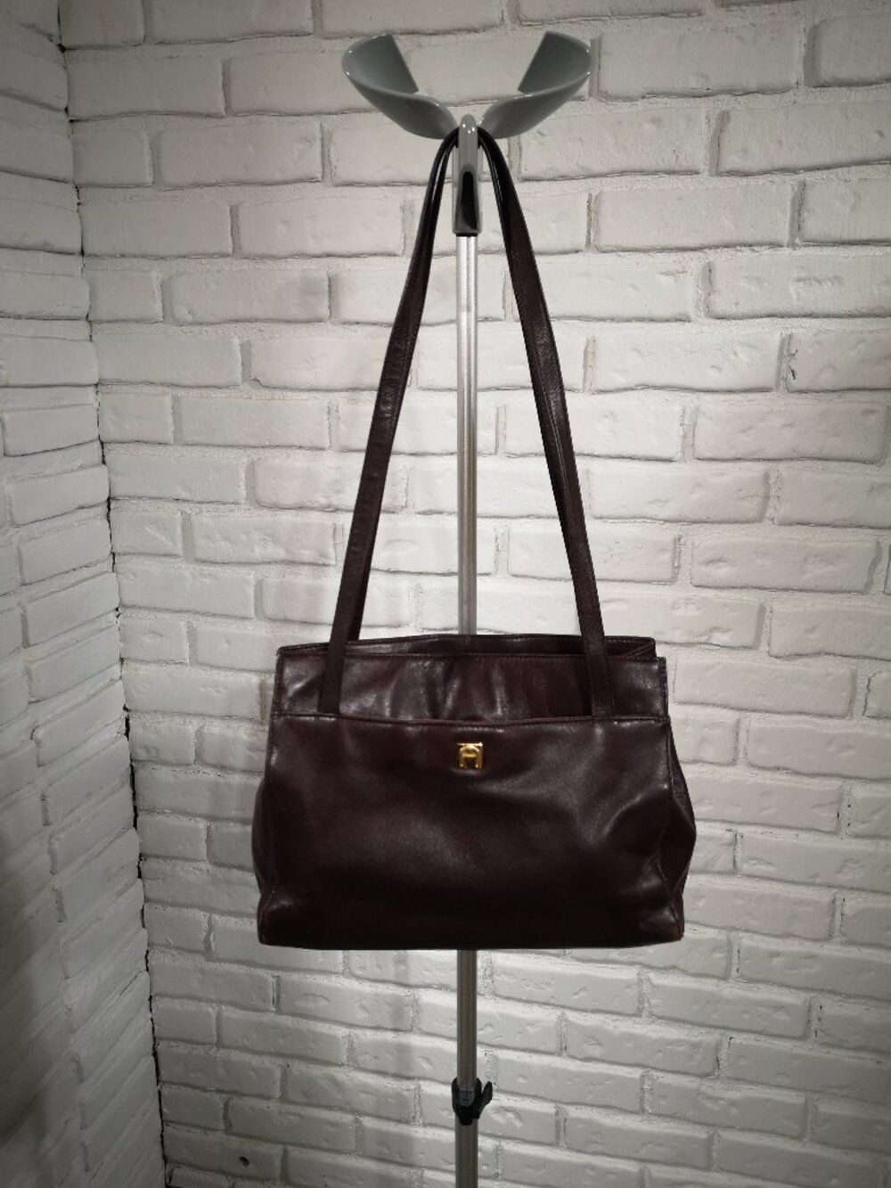 Etienne Aigner Cowhide Leather Brown Magnetic Closure Shoulder Bag